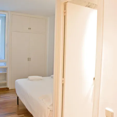 Sweet Bcn Three Bedroom Apartment-2